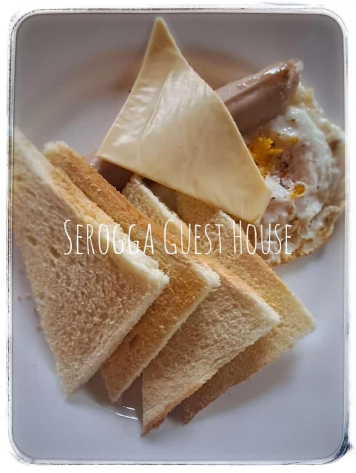 Lebih Serongga Guest House מראה חיצוני תמונה